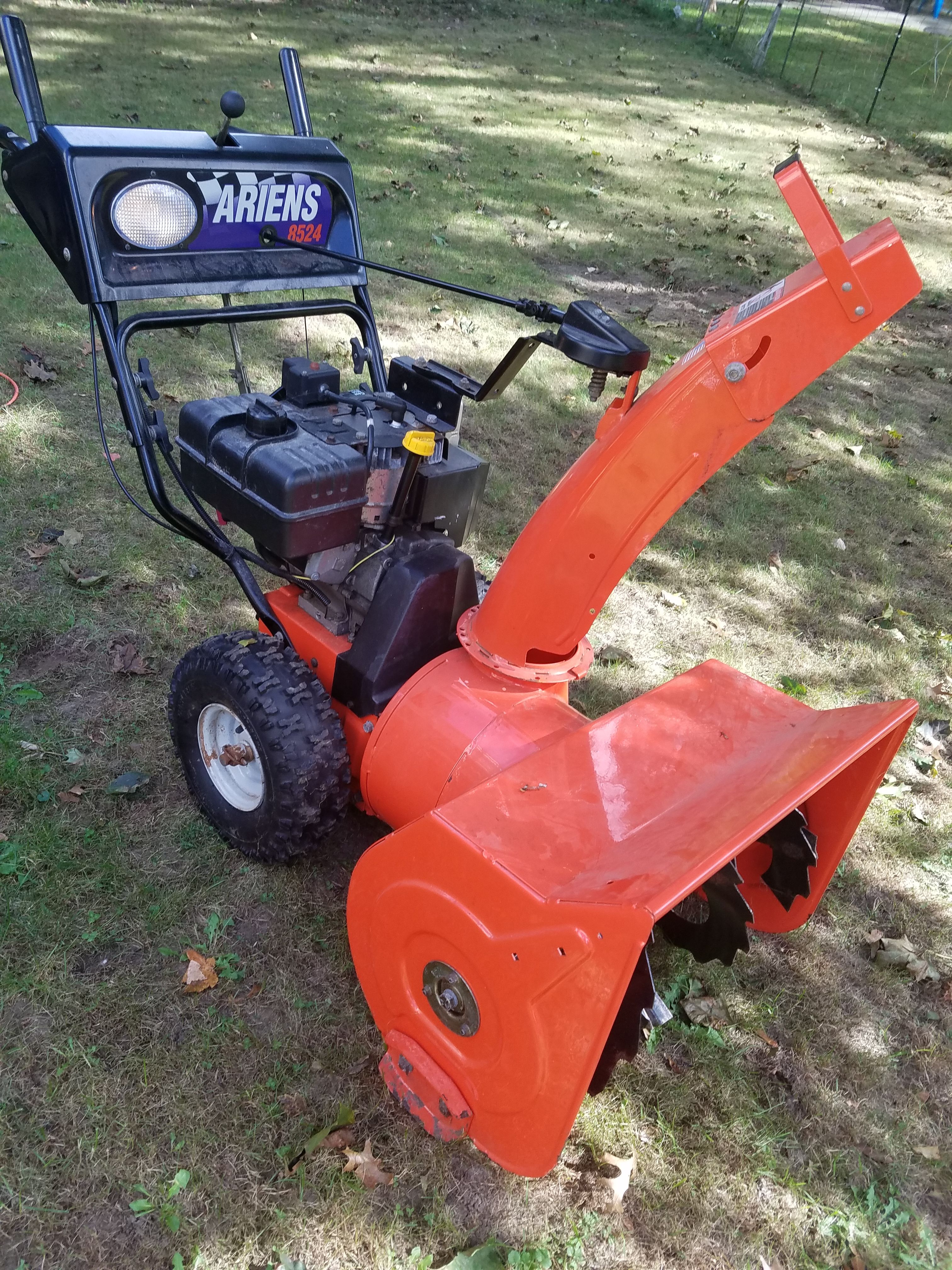 Ariens 8524 snow blower like new