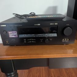 Yamaha Receiver With Subwoofer And Speakers