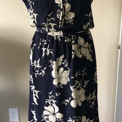Women’s Size Medium Navy Floral Dress $10