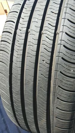 Road hugger 225 50 R17 lots of tread 30 bucks
