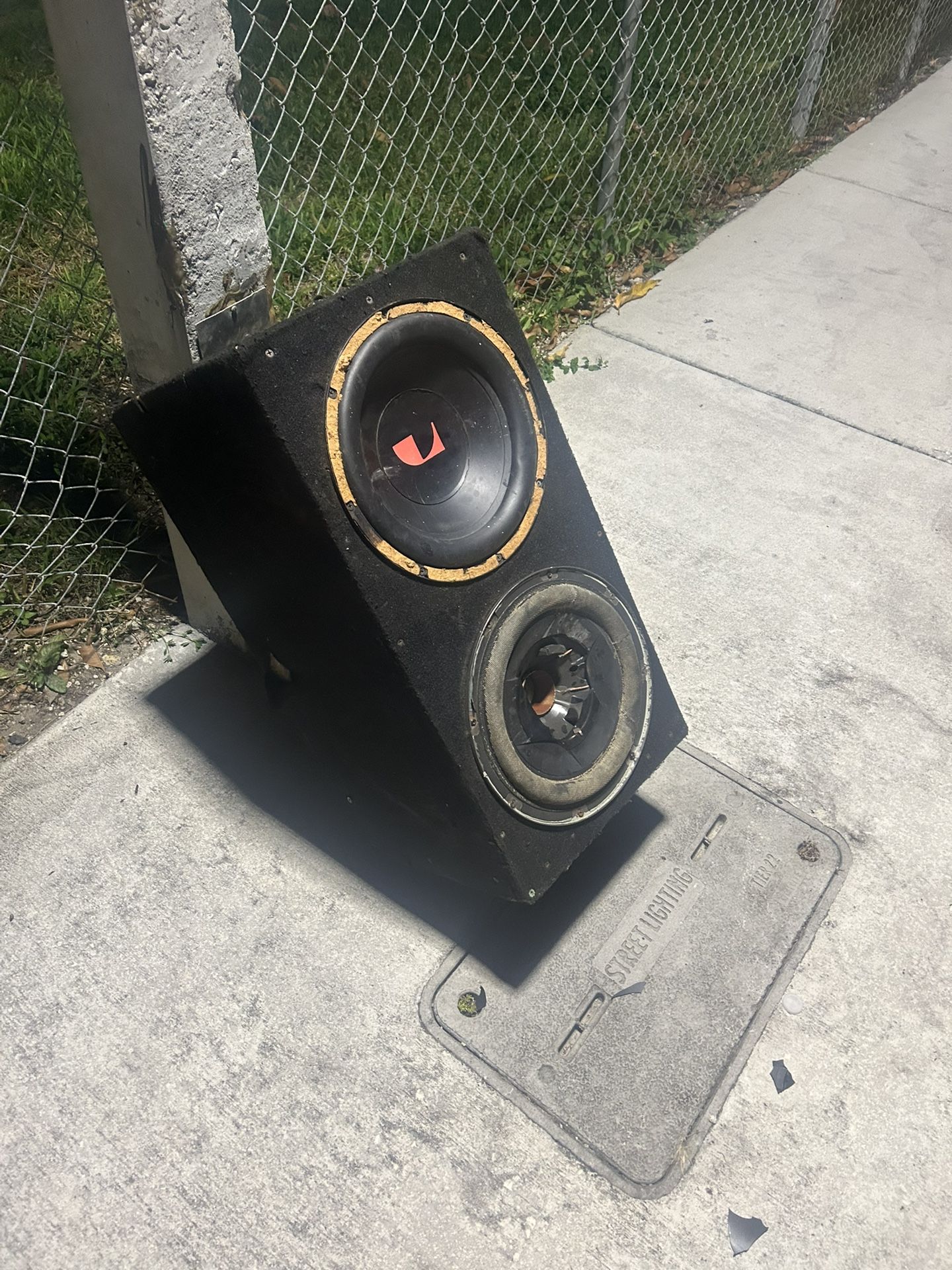 2 12” Subwoofers