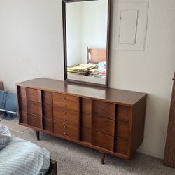 Dresser With Mirror