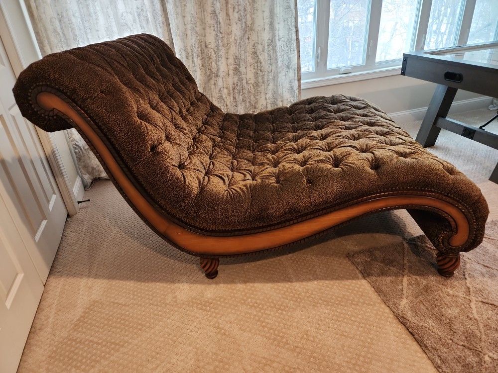 Chaise Lounge 55"W x 75"D x 43"H