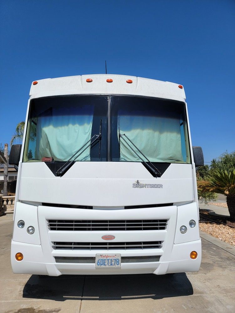 2008 Winnebago Sightseer 30B