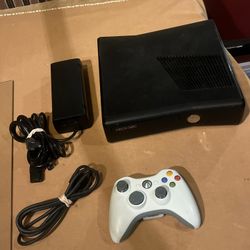 Xbox 360 Slim Gaming Console 1439 Matte Black w/ Cords Controller *No Hard Drive