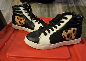Women's hightop sneakers