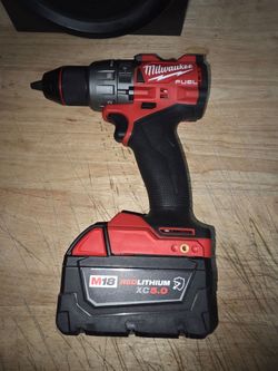 Milwaukee M18 Fuel 1/2" Hammer Drill/M18 5.0