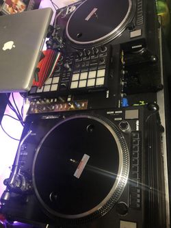 2 Reloop Rp8000 Turntables
