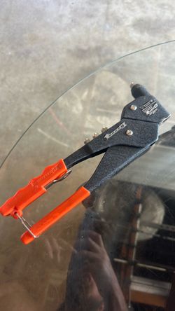 Rivet gun