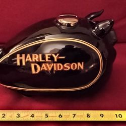 Mint Vintage 1982 Harley-Davidson  Motorcycle Ceramic gas tank piggy bank. Sold in Auction $95 see pics.  Produced by the Haeger Pottery Company for H