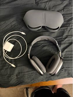 Apple AirPods Max Lightning cable version