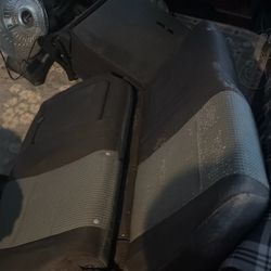 Free Nissan Titán 2004 Rear Seats 