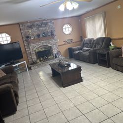 2 Recliner Sofas 2 Loveseats And Tables