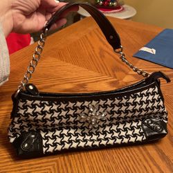 Cute Apt 9 Small Black /White Handbag