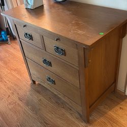 Side Dresser