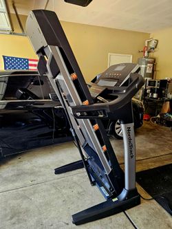 Nordictrack treadmill with long running deck