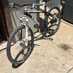 Trek 8 Series Hardtail
