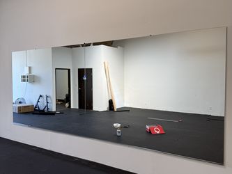 Crystal-Clear Gym Mirrors with Polished Finish