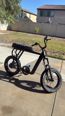 1600 bike lil scratches as shown in photo had new pedals and new seat and battery wrap