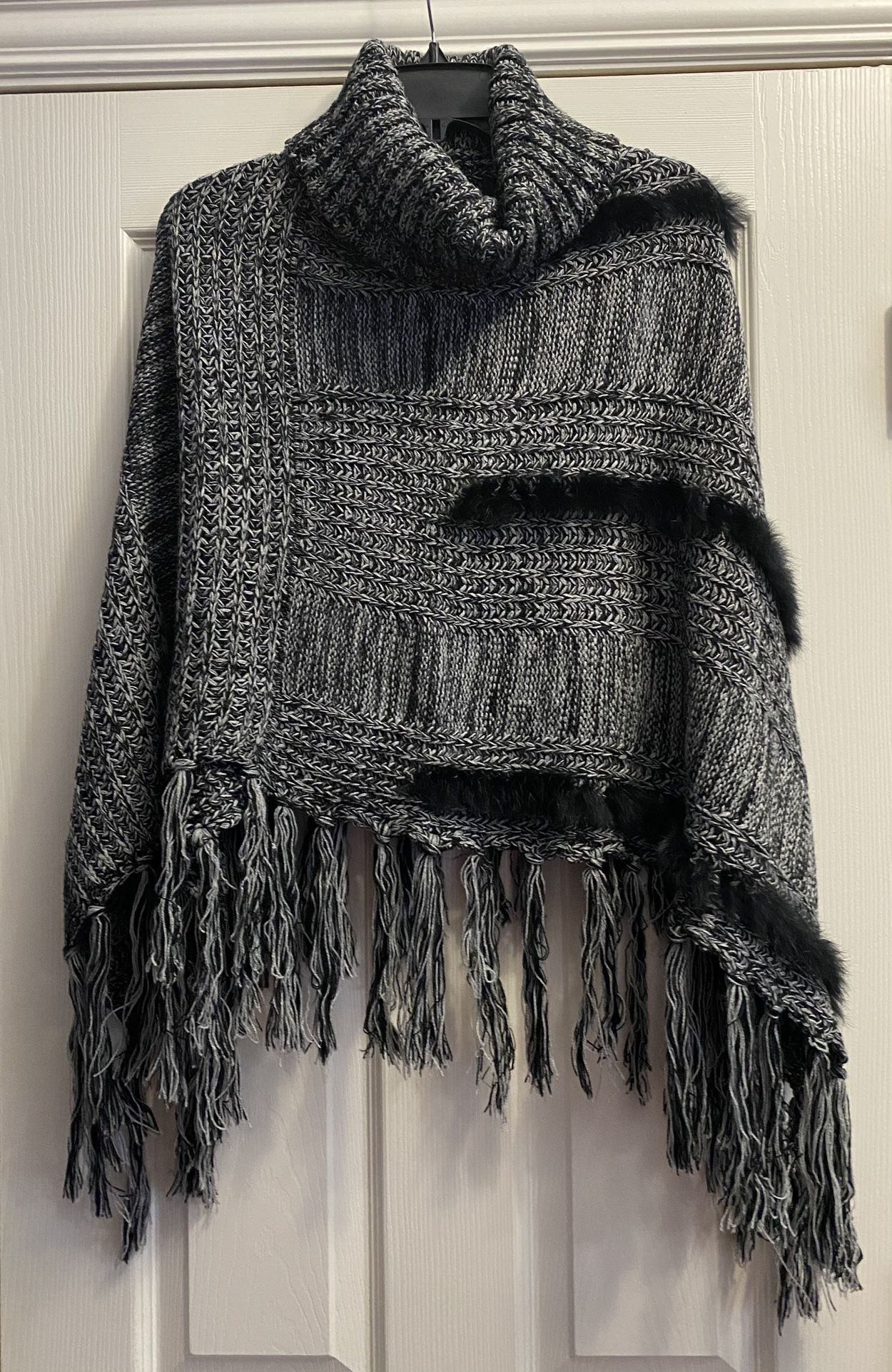 Beautiful Fringe & Fur Detail Turtleneck Cape Size M/L