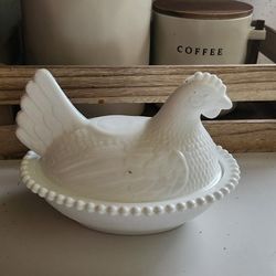 Vintage Milk Glass Hen On A Nest 