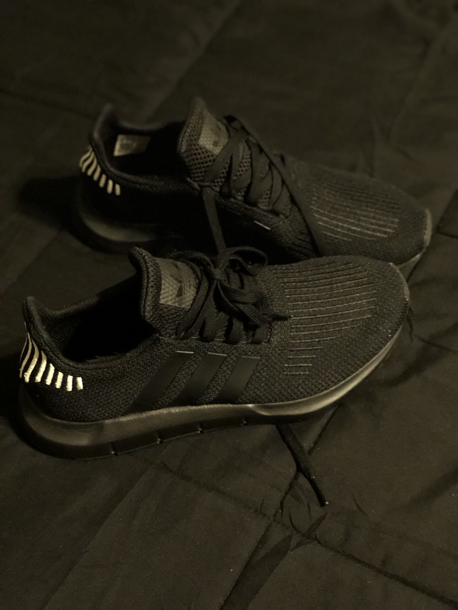 Adidas Swift Size 9 All Black