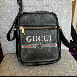 Gucci Logo Zip Messenger Bag Printed Leather Mini at , ,805*