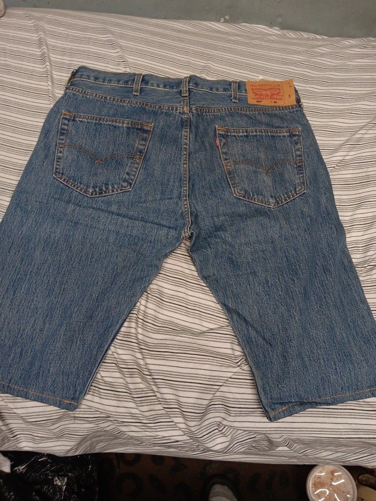 ! LEVIS ! LEVIS ! LEVIS !