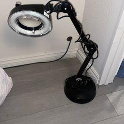 Magnifying Glass With Lamp 
