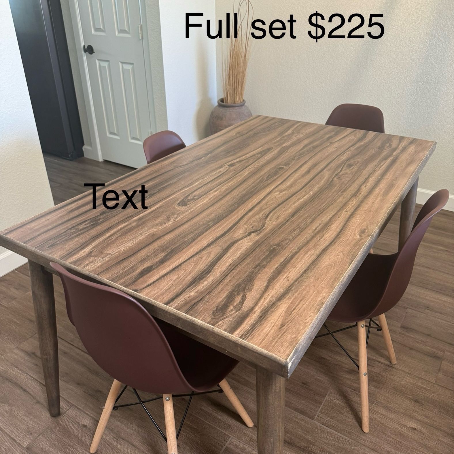 Table w Chairs 