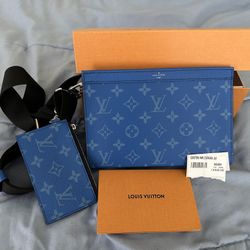 Louis Vuitton Gaston Wearable Wallet/Sling/Crossbody Bag