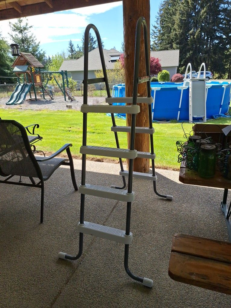 POOL LADDER