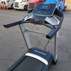 Nordictrack EXP7i Commercial like Treadmill- 3.0 HP motor - 499$ 
