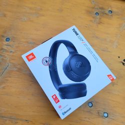 JBL Tune 520 Wireless Headphones 