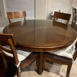 Round 4 Seat Dinning Table With Glass Cover $350
