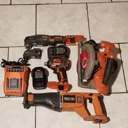 RIDGID 18V COMBO SET WITH BATTERIES AND FAST CHARGER 