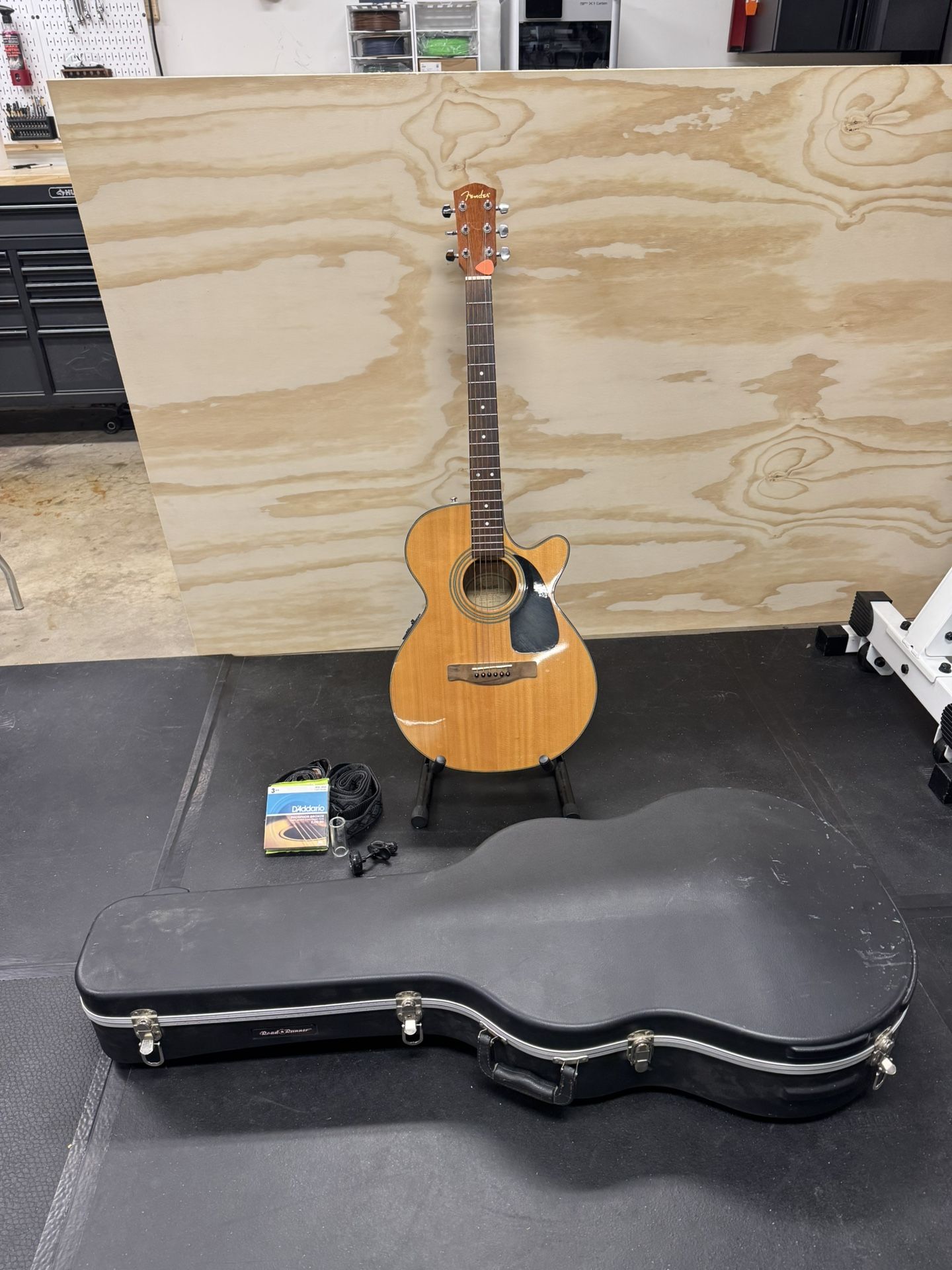 Fender Acoustic / Electric Guitar
