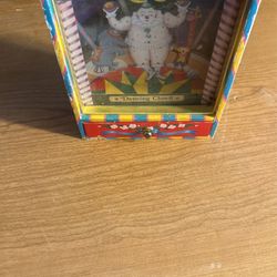 Antique collectible, wind up clown music box works like new