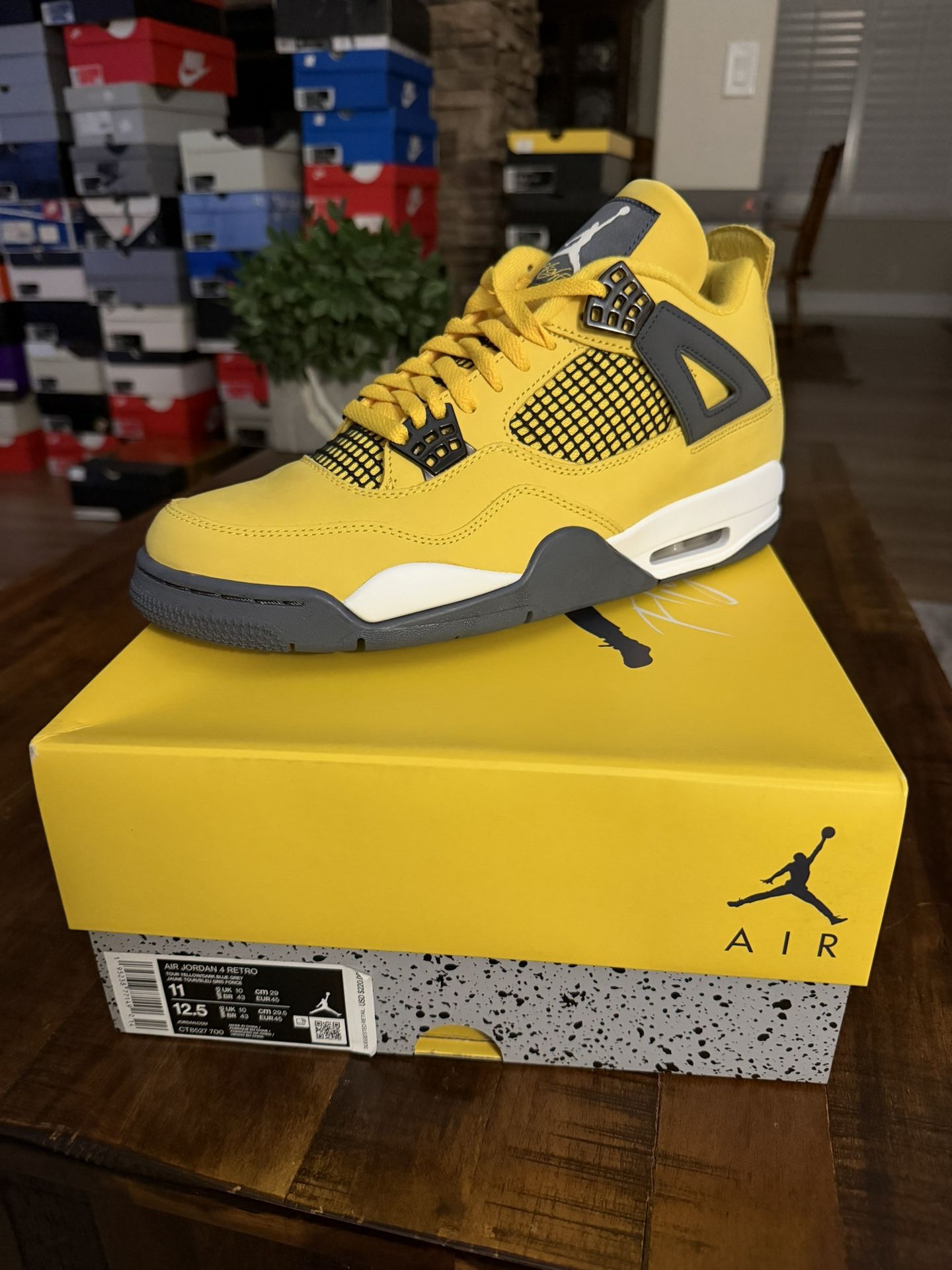 Air Jordan 4 Retro Lightning Size 11