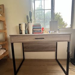 Target Desk (Threshold)