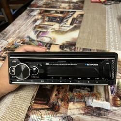 Blaupunkt Beverly Hills Bluetooth Aftermarket Radio