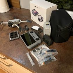 DJI Mini 4 Pro Like New! Fly More Combo 1 year DJI Care Refresh