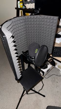 Dmsky Mic Stand With Scarlett Cm25 Mic And Headphones