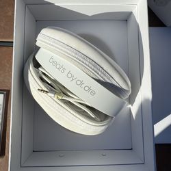 Beats Solo HD Wired Headphones (Excellent Condition )