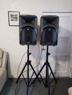 Mackie Speakers