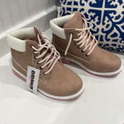 NWT Dadawen Combat Boots