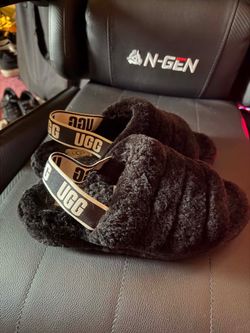 Ugg slipper black size 9