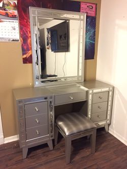 BRAND NEW MAKE UP VANITY DRESSER MIRROR AND STOOL