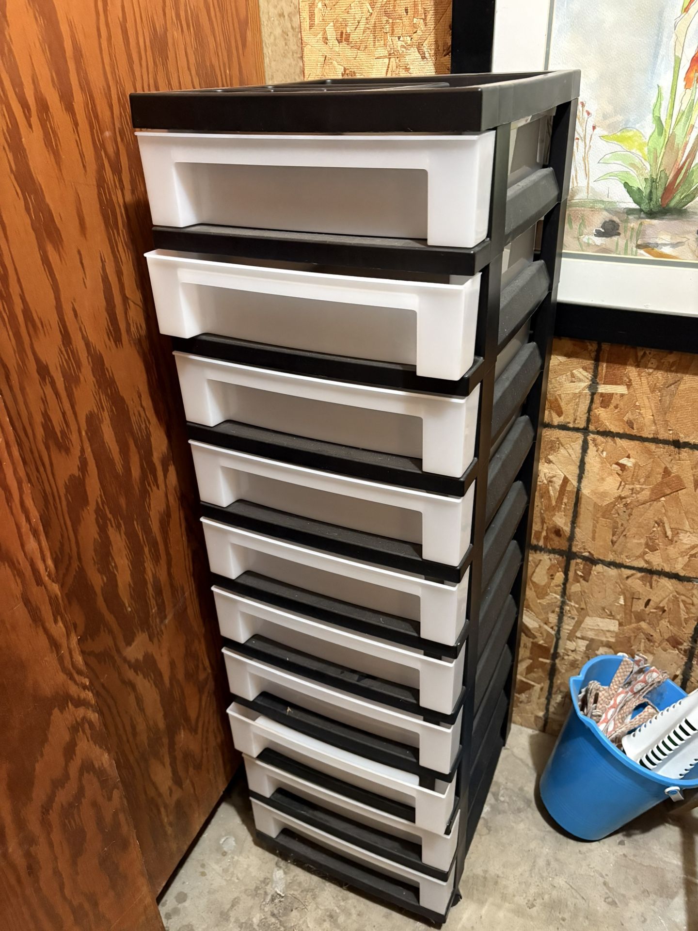 10 Drawer Plastic Shelves