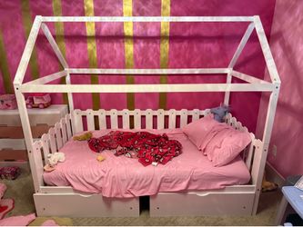 Twin canopy bed